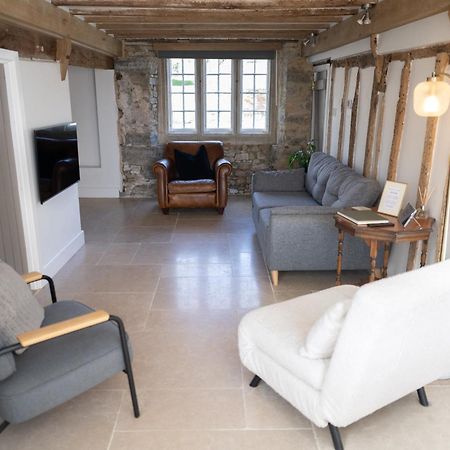 Seven Abbey Lane Villa เซาแธม ภายนอก รูปภาพ