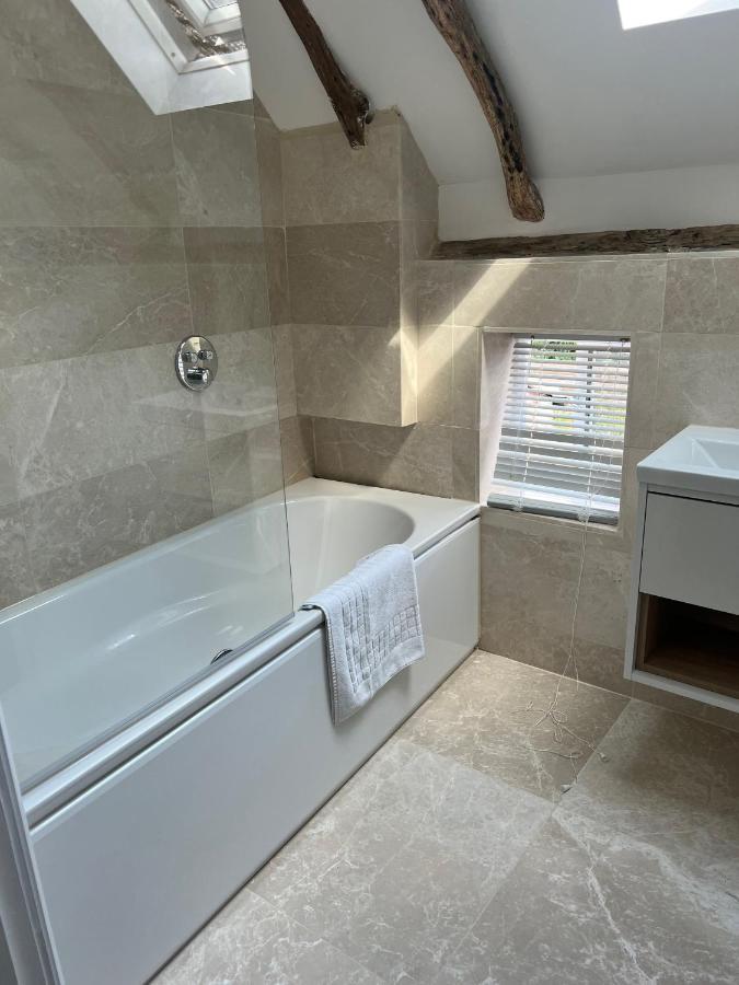 Seven Abbey Lane Villa เซาแธม ภายนอก รูปภาพ