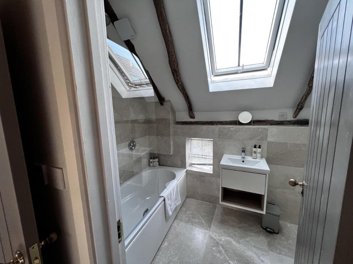 Seven Abbey Lane Villa เซาแธม ภายนอก รูปภาพ
