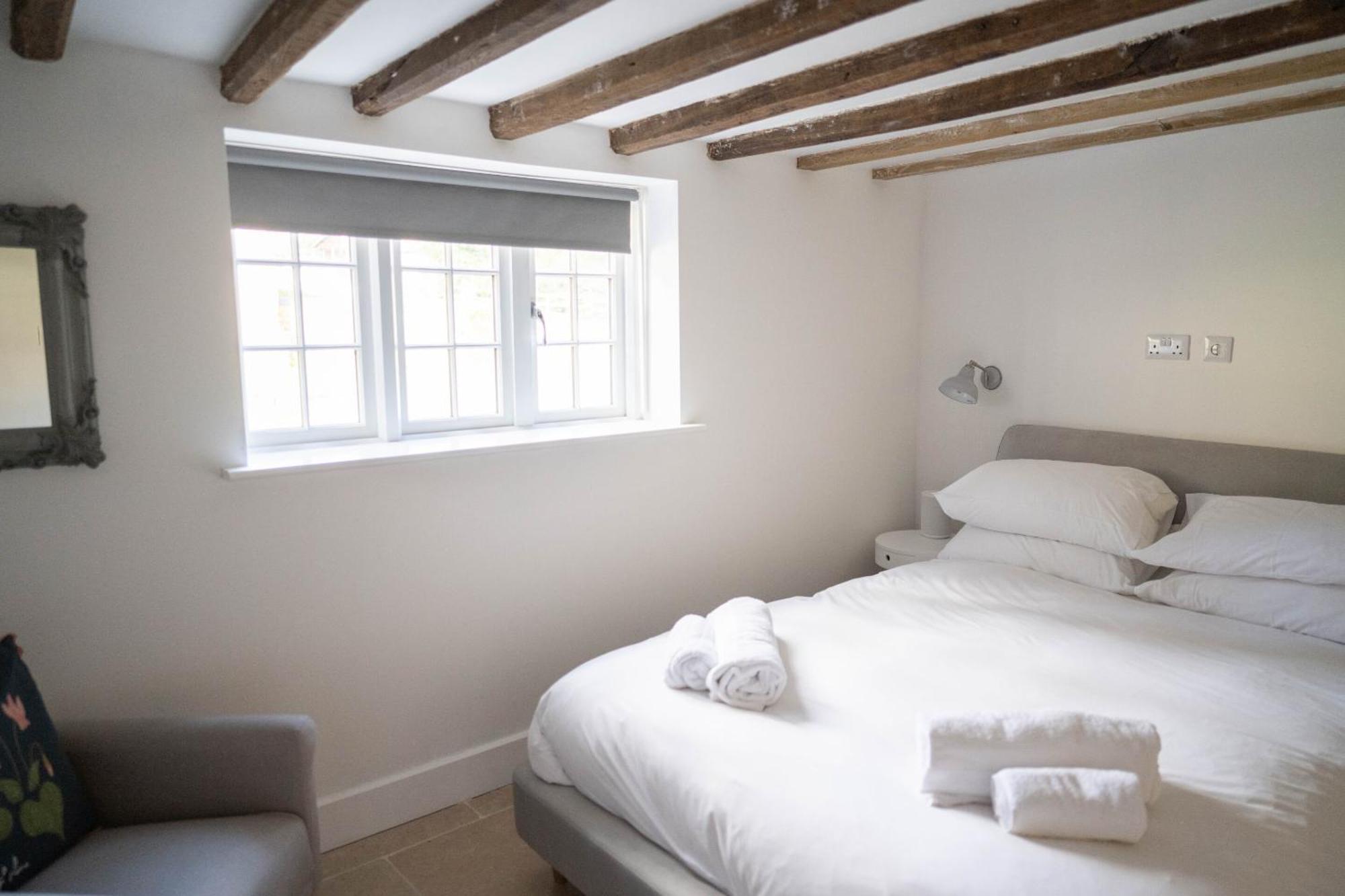 Seven Abbey Lane Villa เซาแธม ภายนอก รูปภาพ
